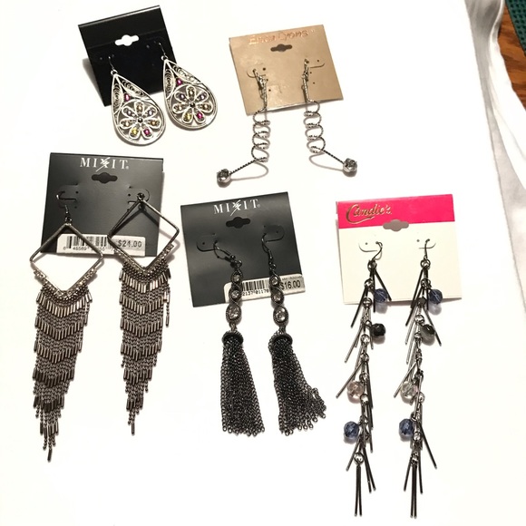 Jewelry - Earrings NWT 5 pr Dangling